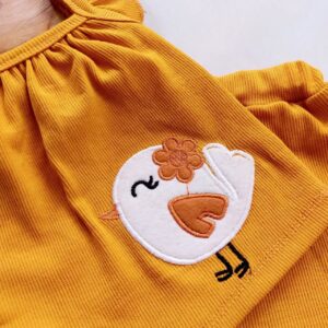 تاپ و شلوارک جوجه خردلی دخترانه
